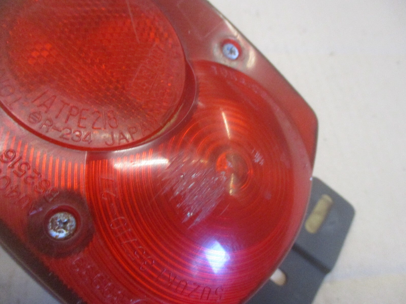 Feu arrière + support plaque d'immatriculation pour Suzuki 125 GT