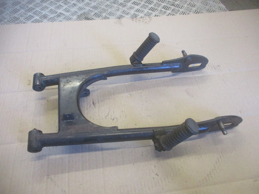 Bras oscillant + cales pieds arrière pour Suzuki 125 GT