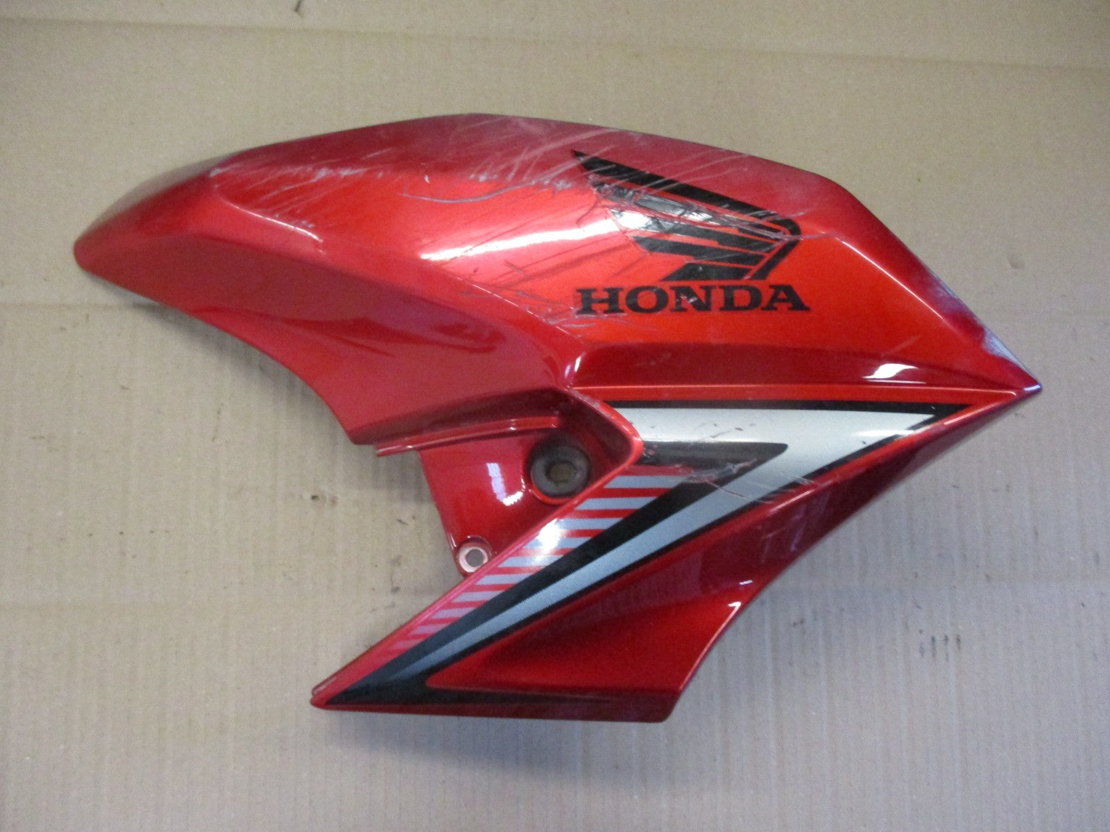 Flanc de carénage droit pour Honda 125 CBF - JC74