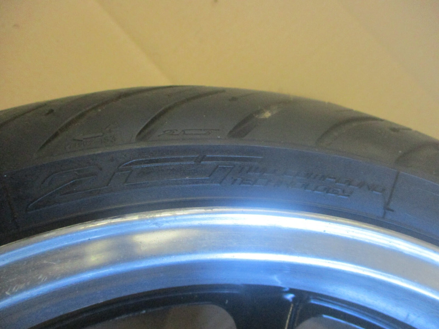 Roue avant et arrière avec bordures polies pour Honda 750 VFR - RC36 - Phase 1