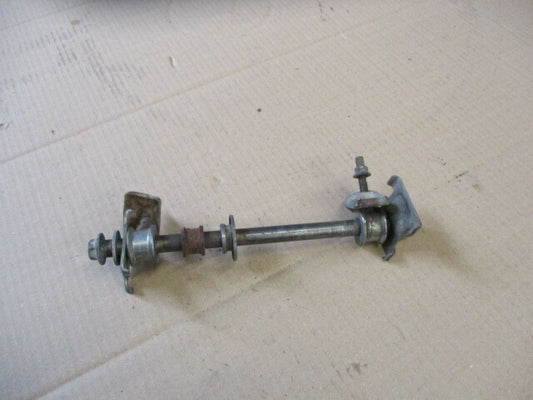 Axe de roue arrière pour Suzuki 125 DR - SF41A