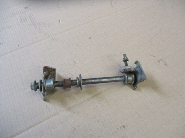 Axe de roue arrière pour Suzuki 125 DR - SF41A