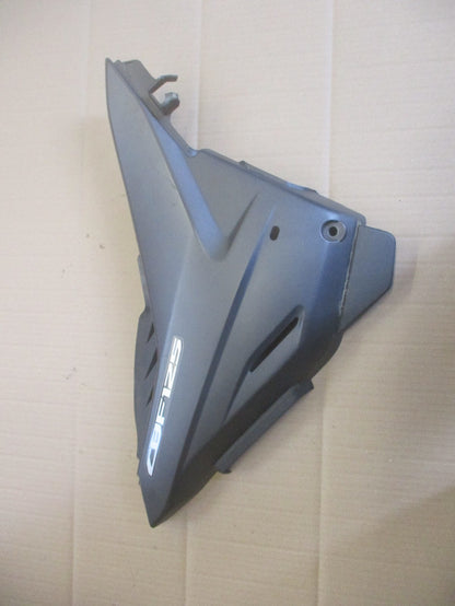 Cache latéral droit gris pour Honda 125 CBF - JC40A