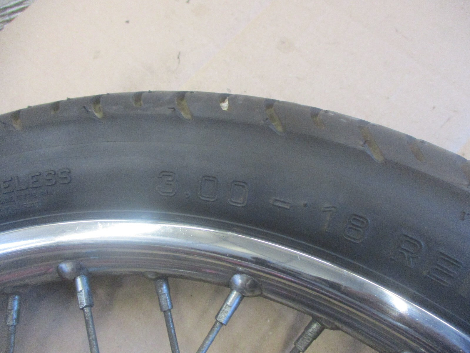 Roue avant avec pneu très peu roulé pour Yamaha 125 XV Virago - 5AJ