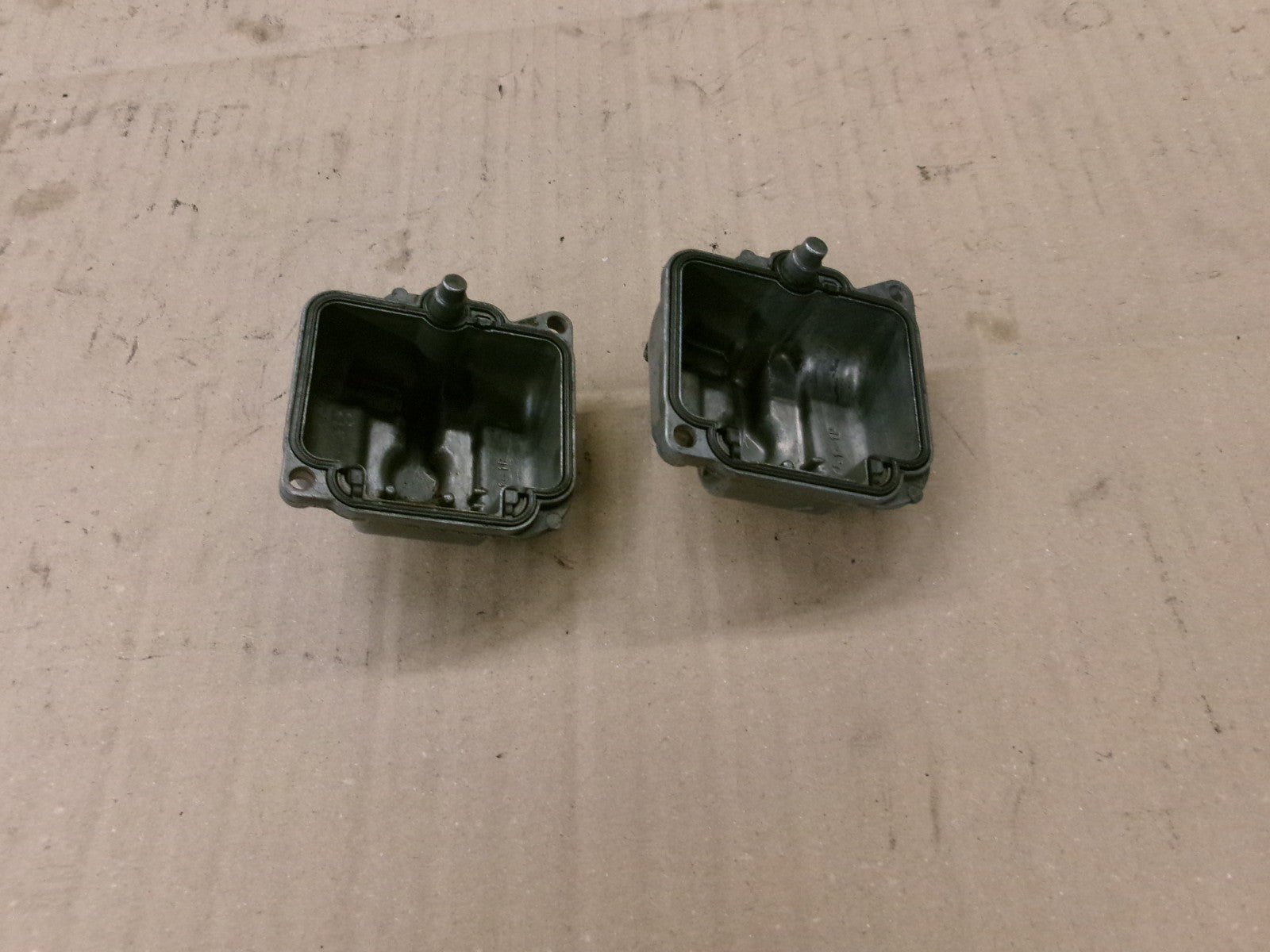 Cuves de carburateur pour Suzuki 750 DR - 800 DR - SR41A - SR42A