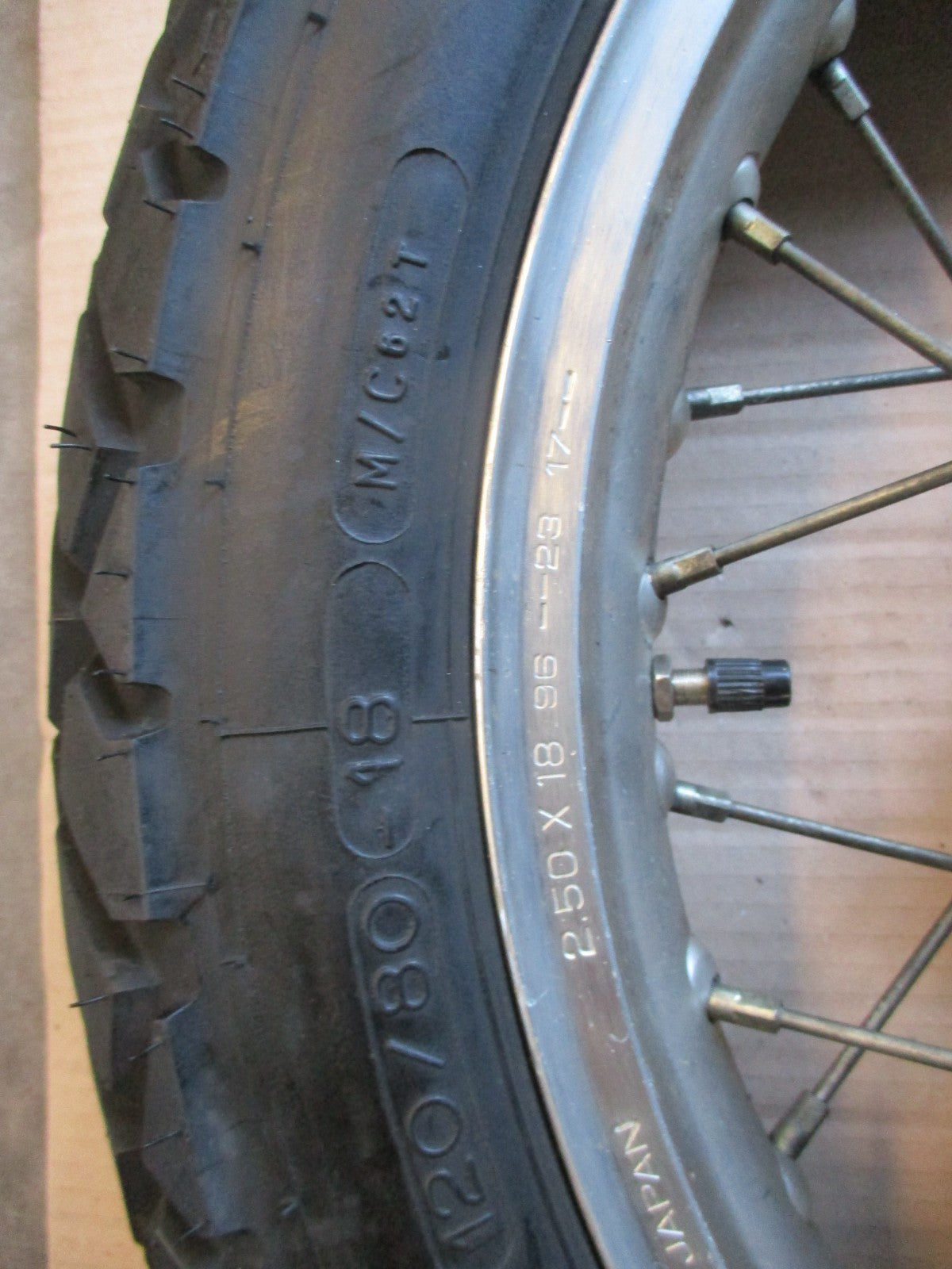 Roue arrière 2.50 x 18  avec pneu très peu roulé Yamaha 600 XTZ Super Ténéré 3AJ