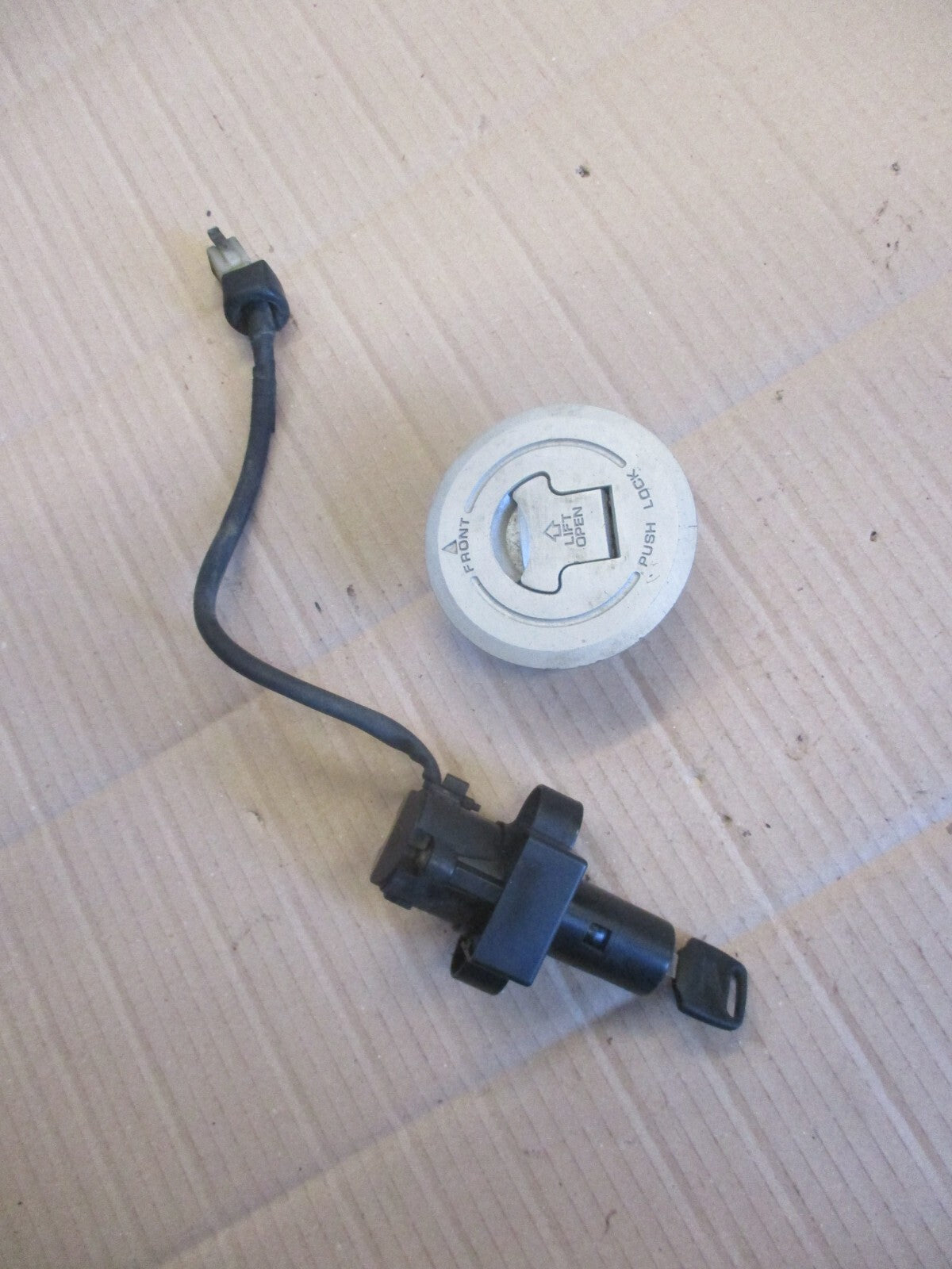 Nieman + bouchon + boite outils Honda 650 Dominator - RD02 - A partir de 1992