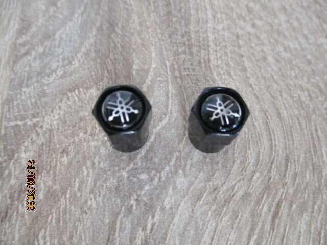 Bouchons de valve YAMAHA - Couleur noir - Sigle sur fond noir - Quantité 2