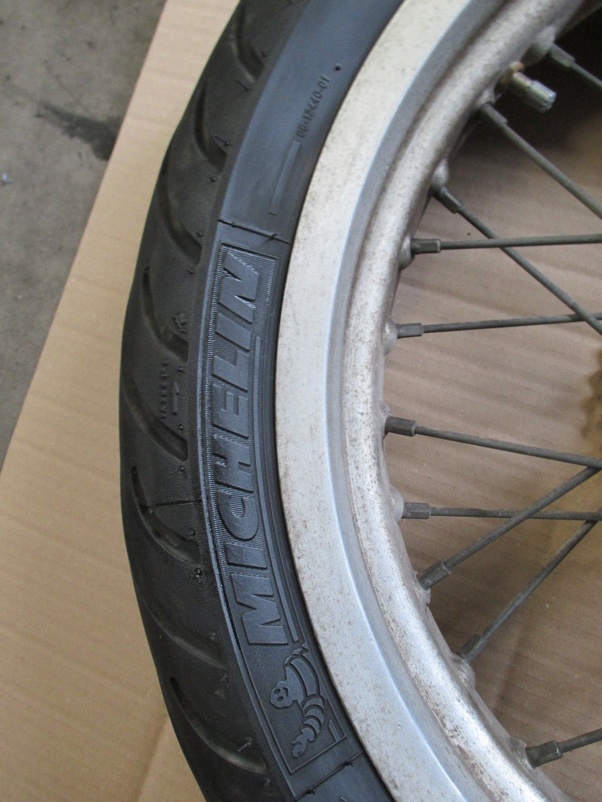 Roue avant avec pneu MICHELIN ayant peu roulé Yamaha 125 XTX - 17 pouces