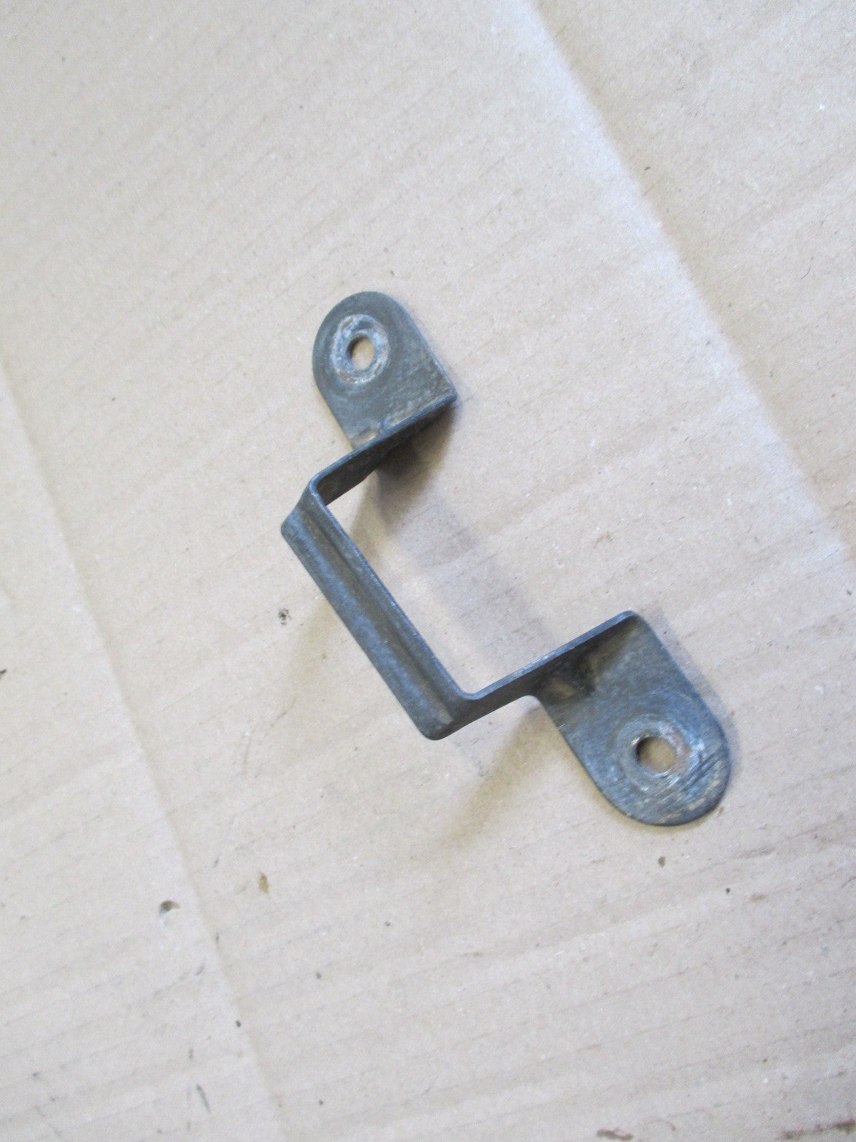 Patte de fixation arrière de réservoirs Suzuki 750 DR - 800 DR - SR41A - SR42A