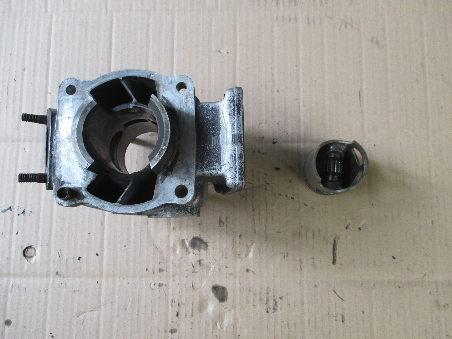 Cylindre / piston pour Yamaha 125 DTLC - 10V