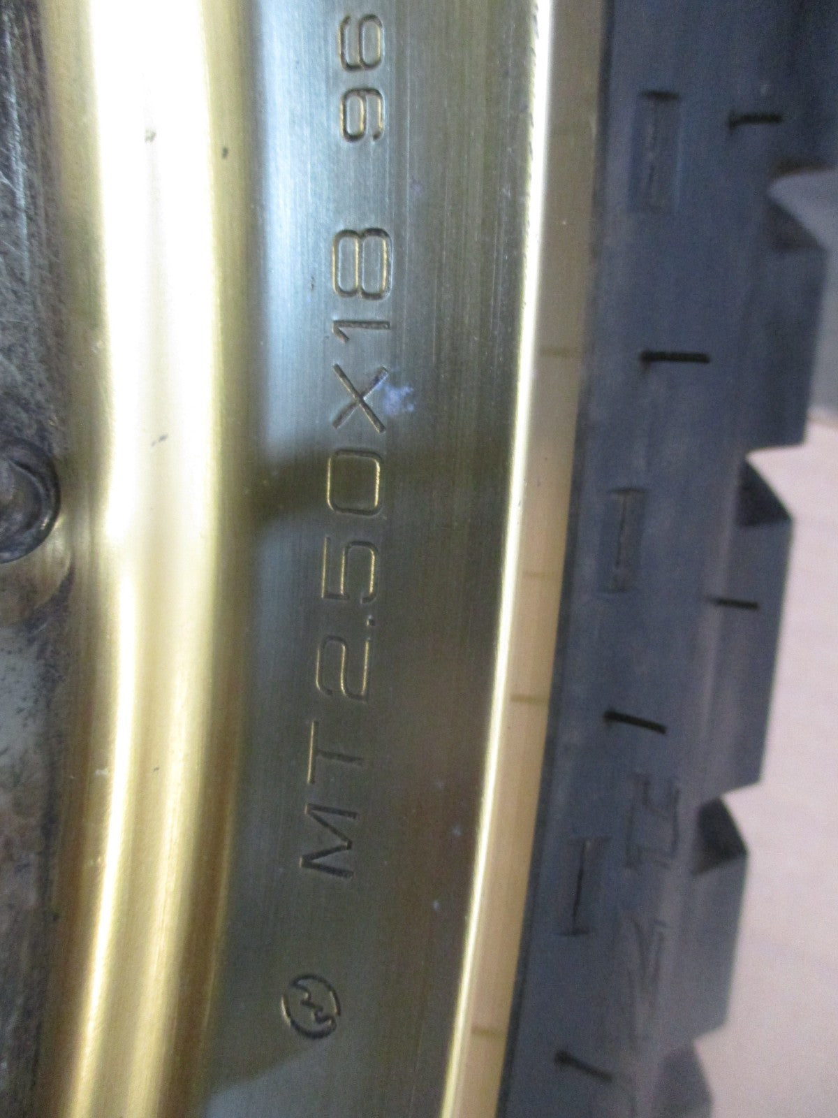 Roue arrière DID pour Yamaha 600 XT Ténéré - 43F - 34L - 55W - 1VJ