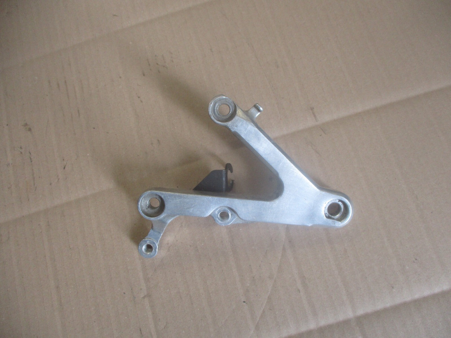 Platine cale pied pilote droite pour Yamaha 125 TZR - 4FL