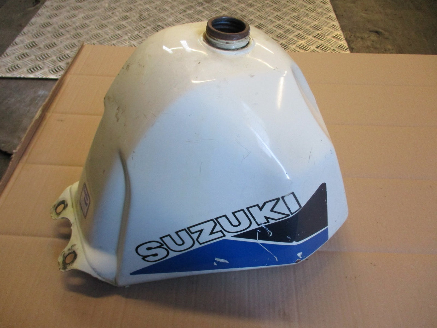 Réservoir d'essence pour Suzuki 600 DR - 650 DR - SN41A - SP41A