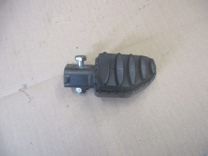 Cale pied avant droit pour Derbi 125 Mulhacen