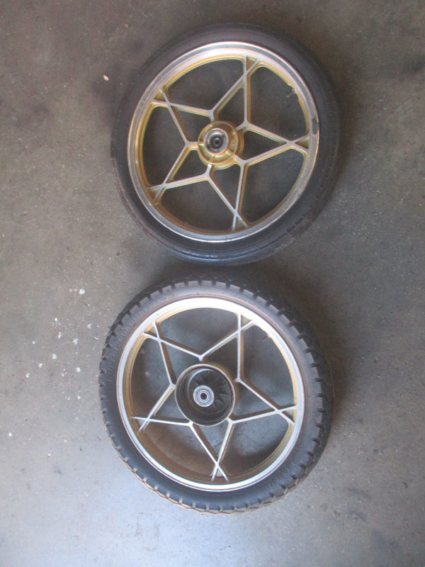 Roue avant et arrière pour Suzuki 125 GT Gold Label