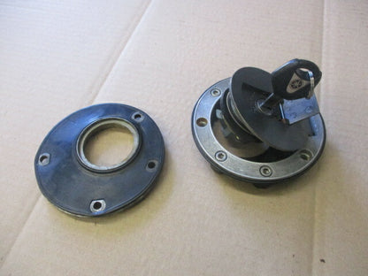 Bouchon essence + joint + plaque pour Yamaha 125 TDR modèle 3XD