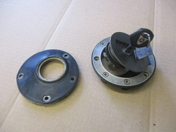 Bouchon essence + joint + plaque pour Yamaha 125 TDR modèle 3XD