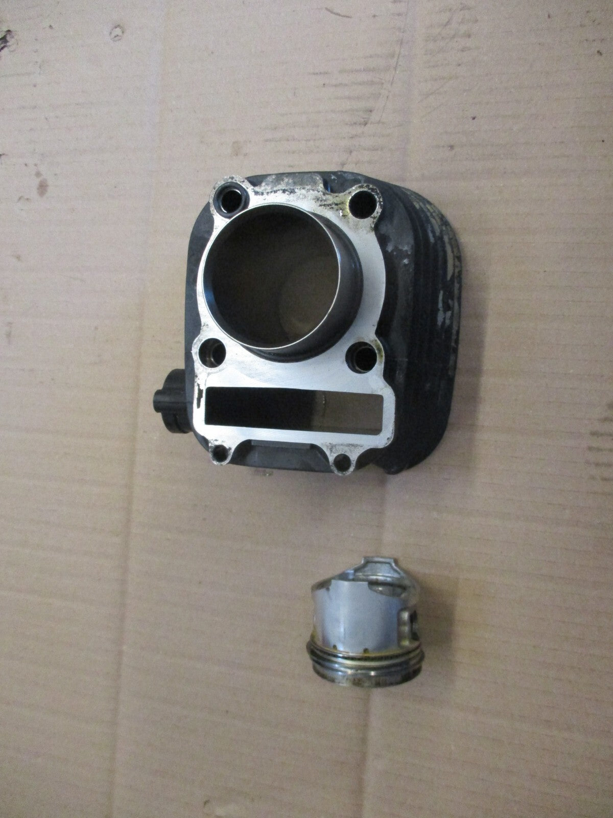 Cylindre / piston pour Yamaha  125 TW - DE01 - DE054