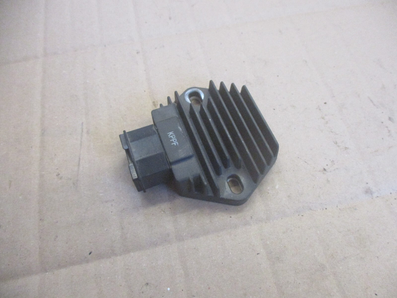 Régulateur 45691AA pour Honda 125 CBR - JC34 - 2006 - 8852 kms