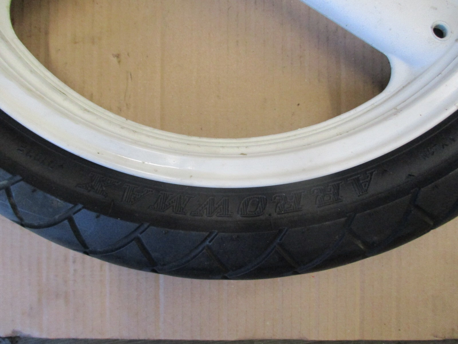 Roue avant avec pneu DUNLOP Arrowmax ayant peu roulé pour Yamaha 125 TZR - 2RL