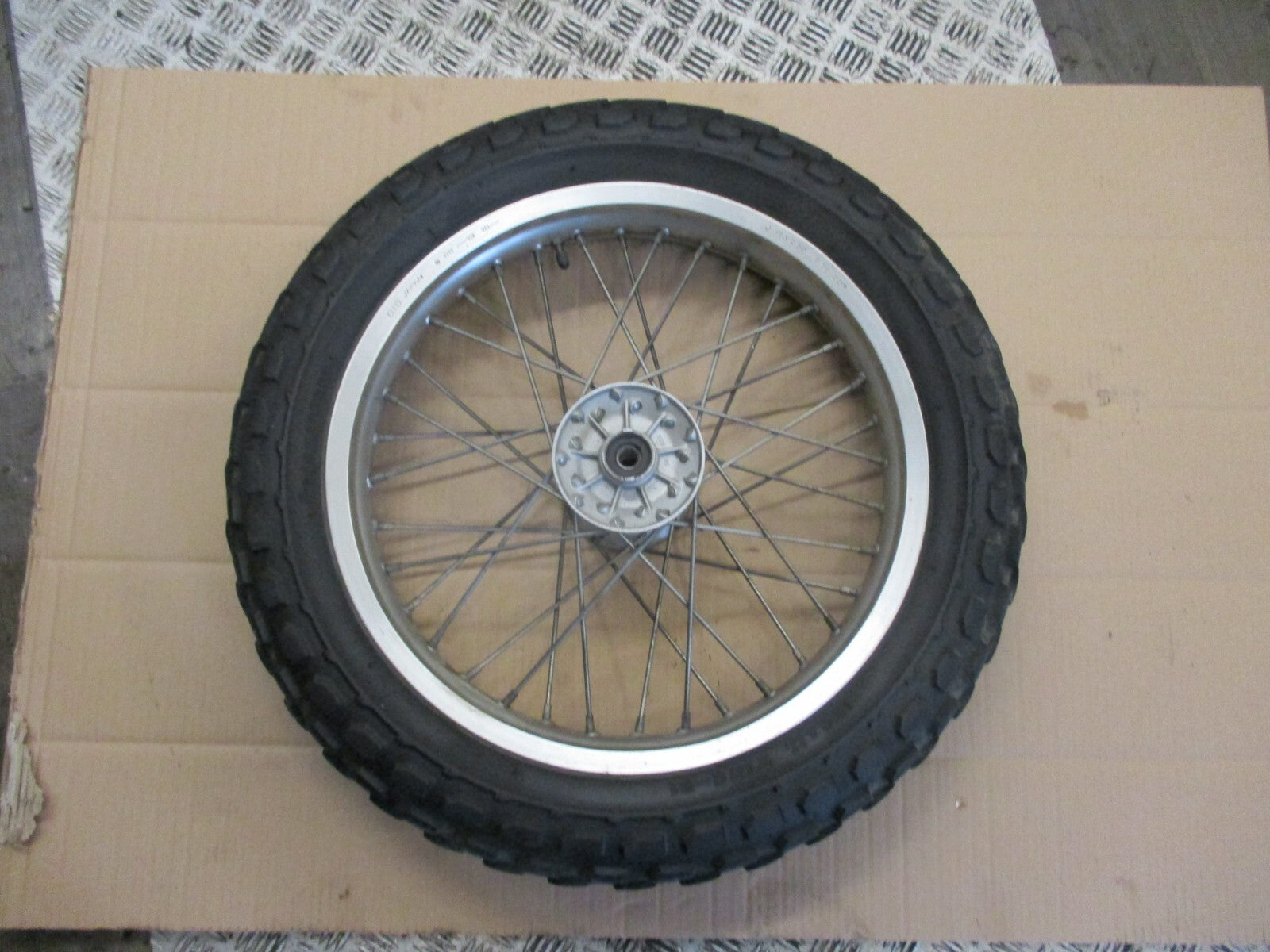 Roue avant avec pneu bon état pour Yamaha 125 TW - DE01 - DE054