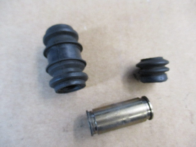Caoutchoucs et entretoise étrier de frein arrière pour Yamaha 125 TDR 4FU - 5AE