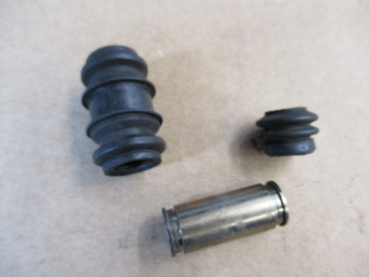 Caoutchoucs et entretoise étrier de frein arrière pour Yamaha 125 TDR 4FU - 5AE