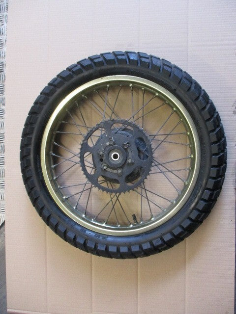 Roue arrière avec pneu très peu roulé pour Suzuki 125 DR - SF43B