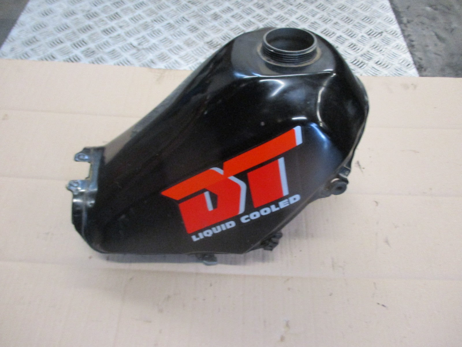 Réservoir d'essence pour Yamaha 125 DTLC - 34X - 1HR - 57U