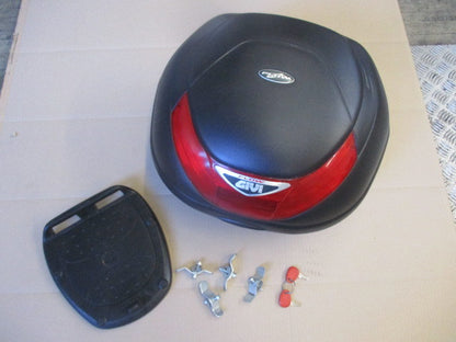 Top case + support GIVI, comme neuf, deux clés