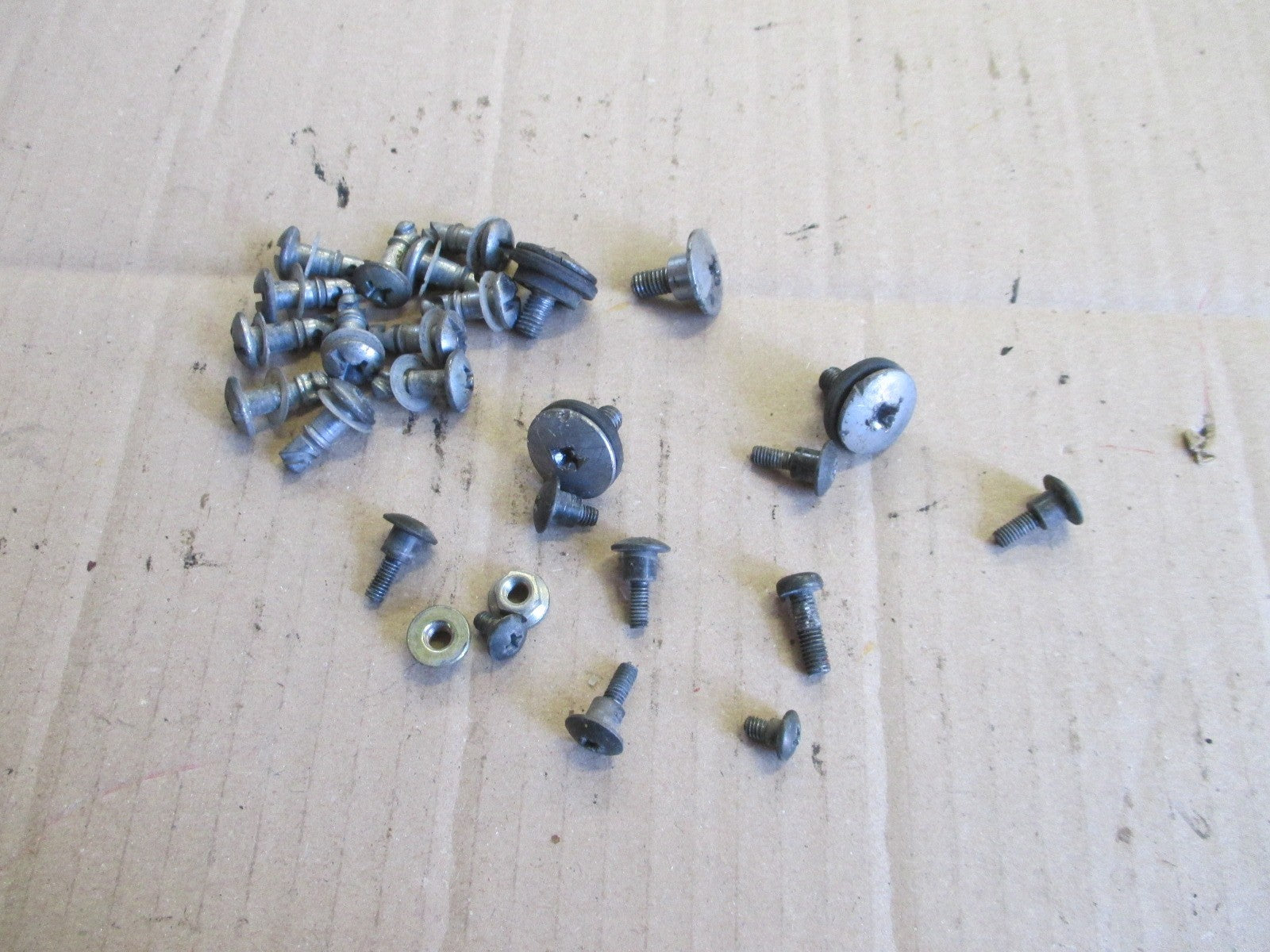 Visserie de carénage et bulle réglable pour Honda 750 VFR - RC24
