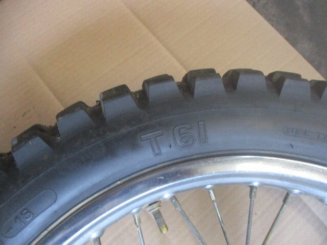 Roue arrière comme neuve avec pneu très peu roulé pour Yamaha 125 XT - 12V - 3YU