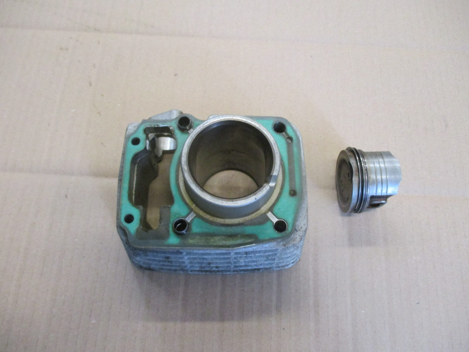 Cylindre / piston pour Honda 125 CBF - JC40A