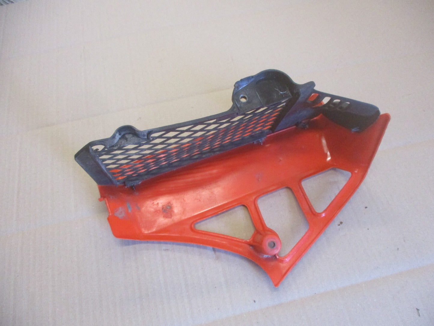 Ouie de réservoir droite + grille radiateur pour Honda 125 MTX - JD05 - JD07