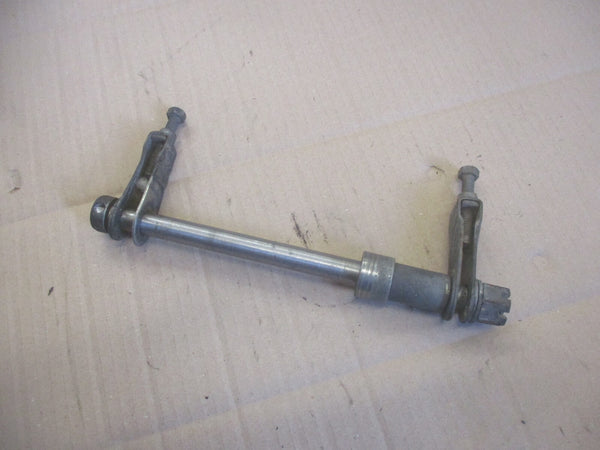 Axe de roue arrière pour Suzuki 125 GT