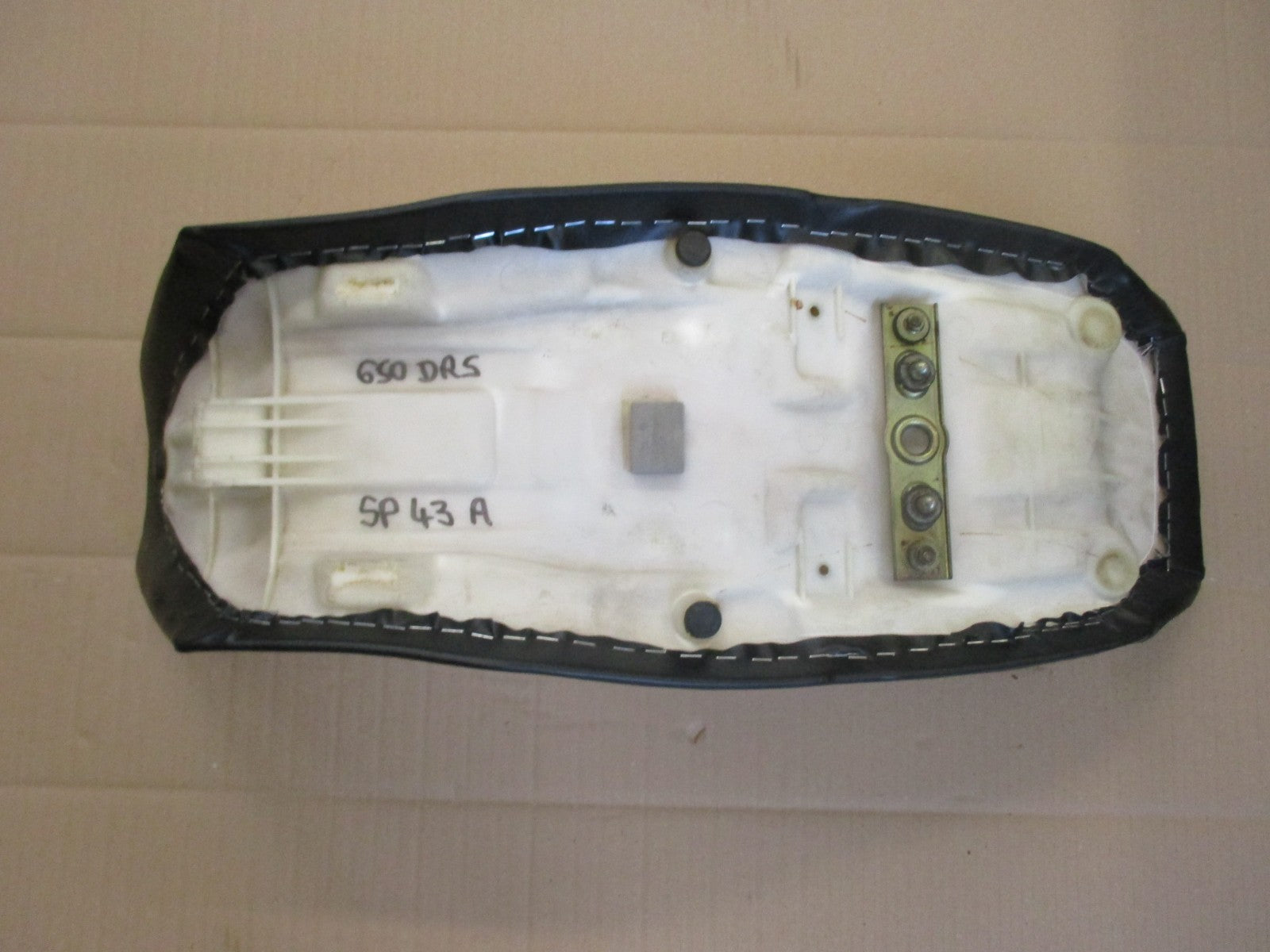 Selle refaite à neuf pour Suzuki 650 DR RS SE - SP42A - SP43A