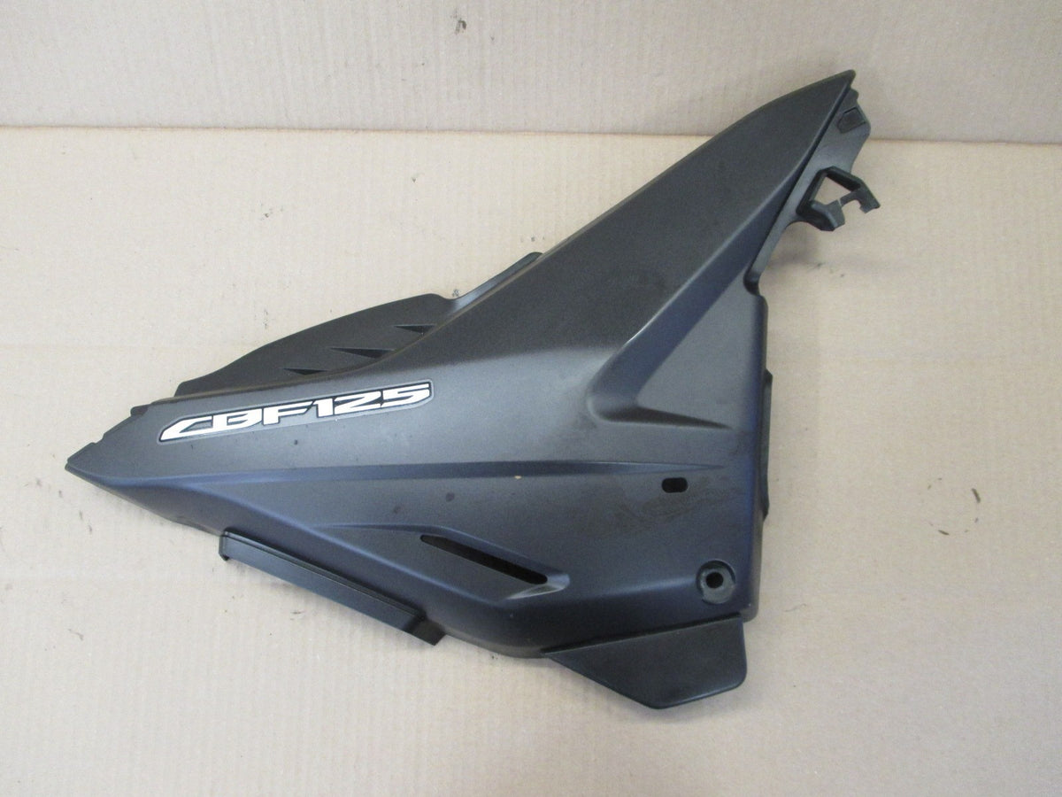Cache latéral droit gris pour Honda 125 CBF - JC40A