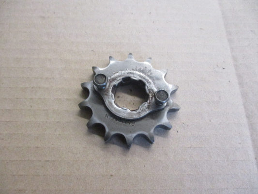 Pignon sortie de boite pour Yamaha 125 TW - DE01 - DE054