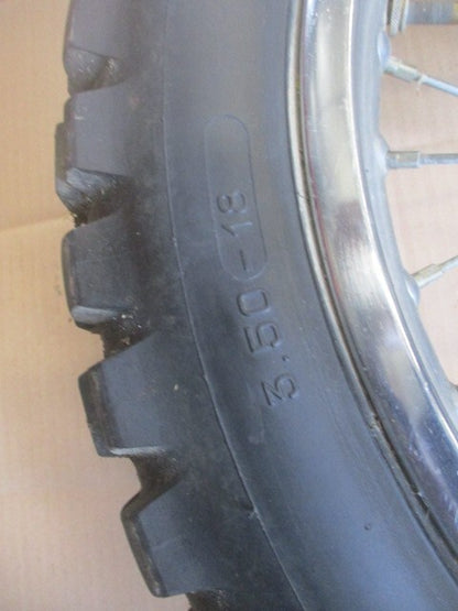 Roue arrière comme neuve avec pneu très peu roulé pour Yamaha 125 XT - 12V - 3YU