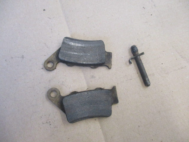 Plaquettes de frein avant + axe de fixation pour Honda 650 SLR - RD09