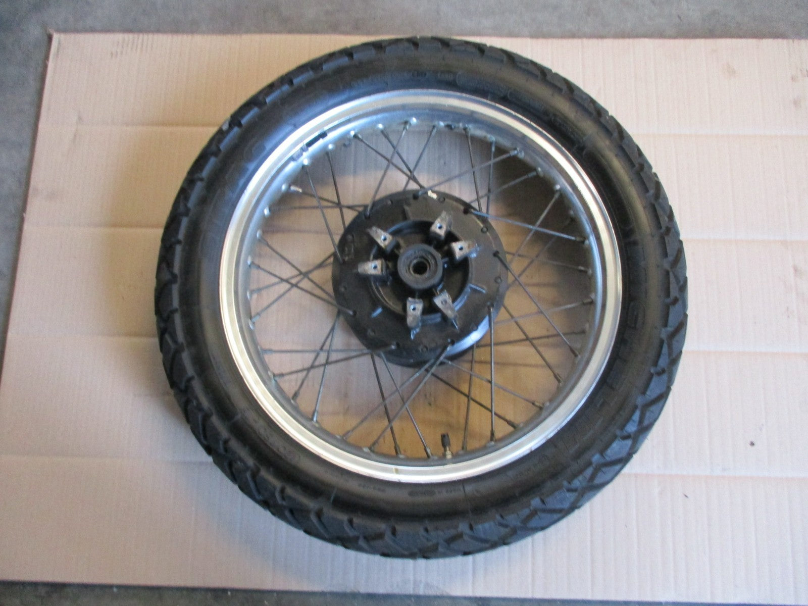 Roue arrière 2.50 x 18  avec pneu très peu roulé Yamaha 600 XTZ Super Ténéré 3AJ