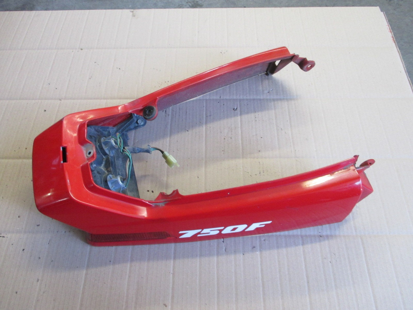 Dosseret + feu arrière pour Honda 750 VFR - RC24