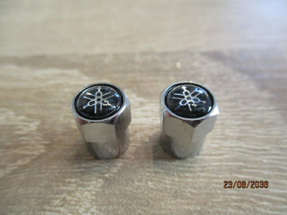 Bouchons de valve YAMAHA - Couleur chrome - Sigle sur fond noir - Quantité 2