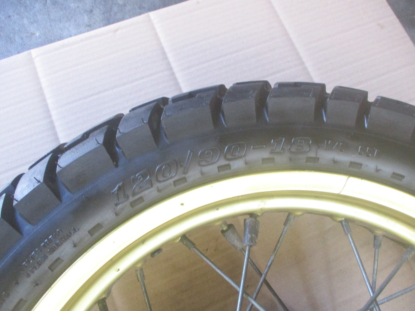 Roue arrière avec pneu bon état Yamaha 600 XT - Ténéré - 34L - 43F - 55W - 1VJ