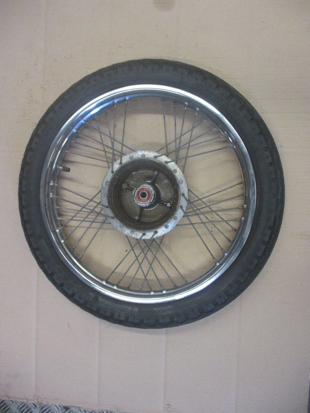 Roue avant à tambour avec pneu ayant peu roulé pour Yamaha 125 SR - 10F
