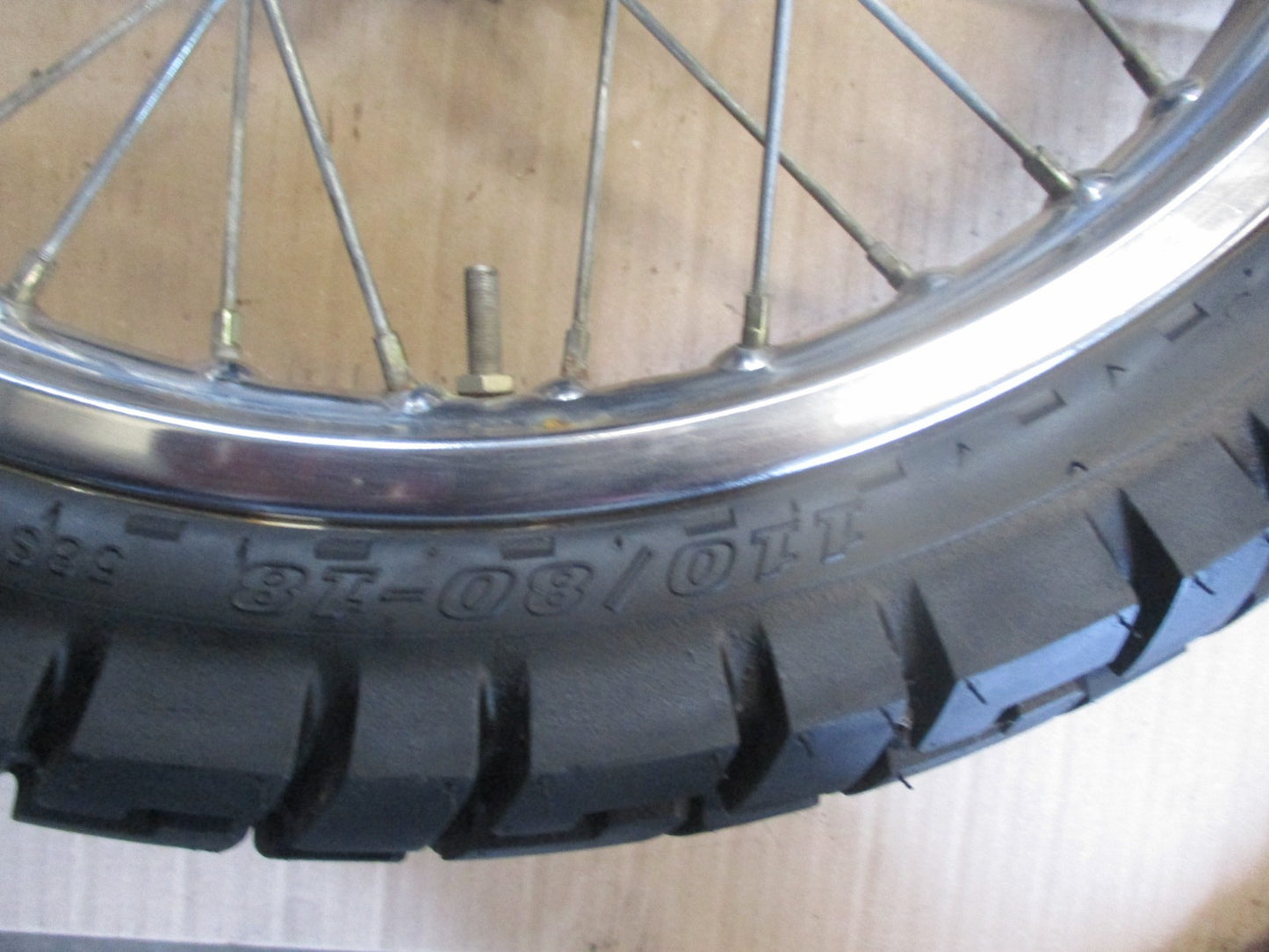 Roue arrière avec pneu Dunlop Trailmax très peu roulé Yamaha 125 DTLC - 10V