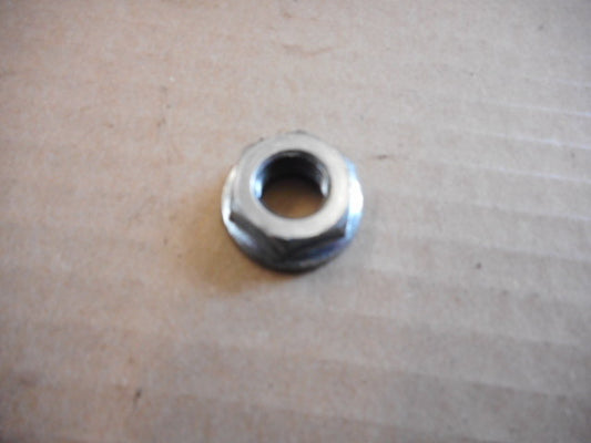 Ecrou de fixation kick pour Yamaha 125 DTLC - 10V