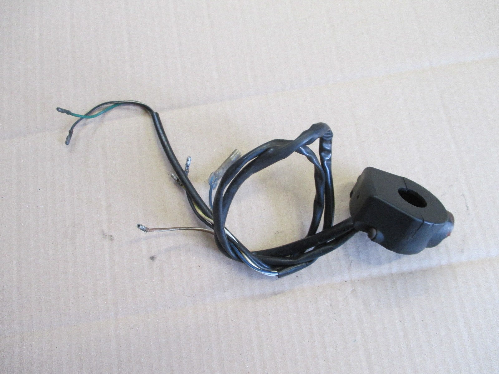 Commodo droit pour Honda 125 XLS - XR - (avec 4 + 2 cosses)