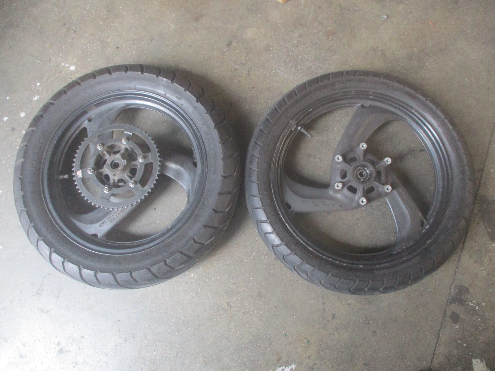 Roues avant + arrière pneu DUNLOP très peu roulé Yamaha 125 TDR - 4FU - 5AE